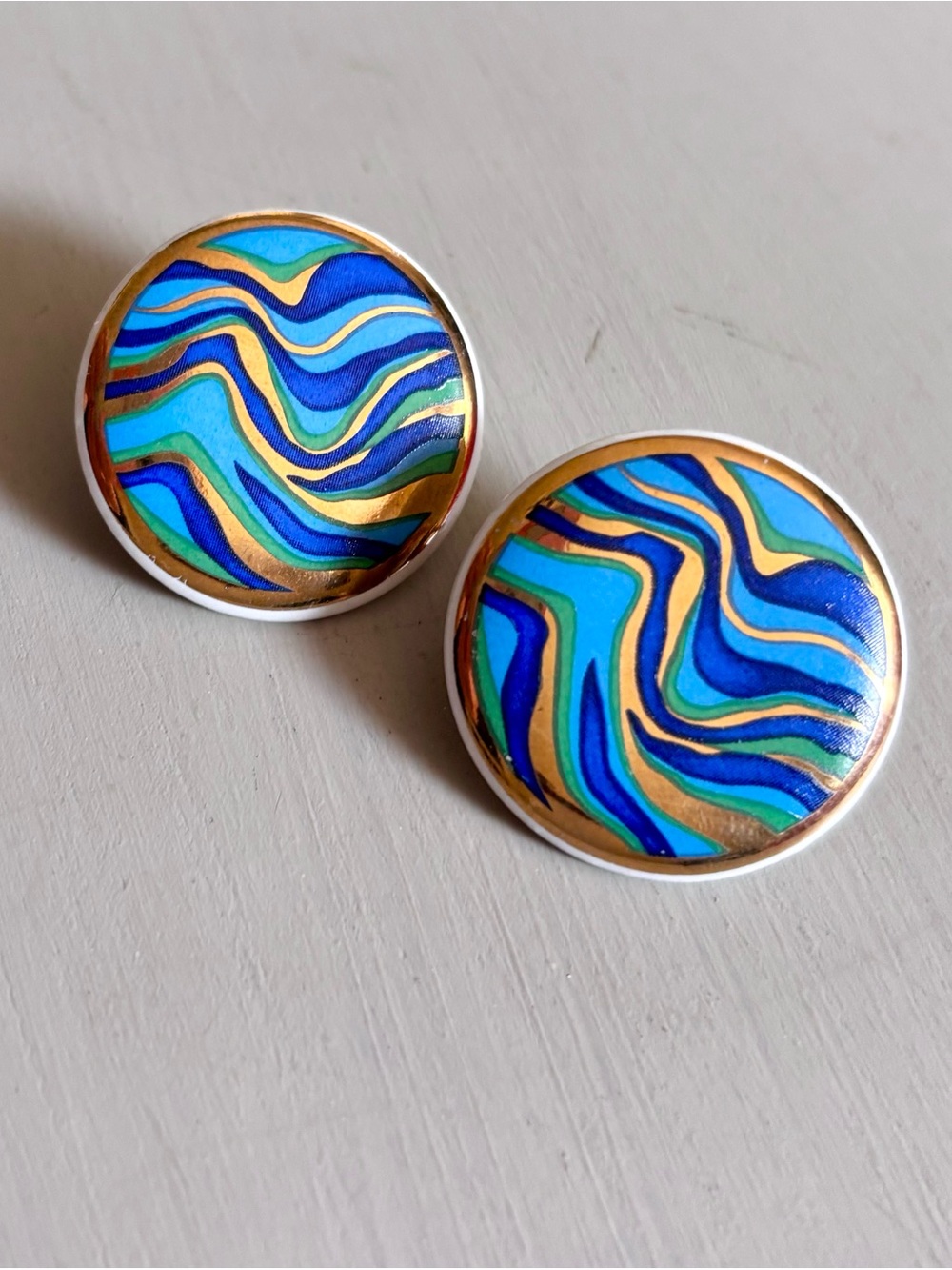 AVON 1980s Porcelain Expressions Kaleidoscope Motif Clip On Enamel Earrings